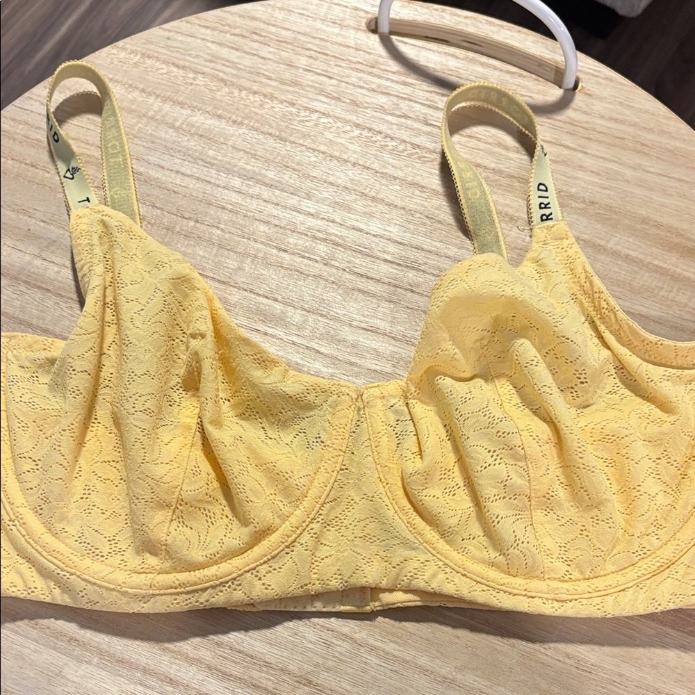 Torrid Curve 40 D Yellow Lace Underwire Bra unpadded gorgeous like new